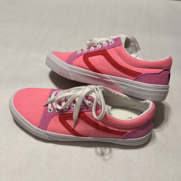 Time and Tru Shoes - LIKE NEW TIME AND TRU WOMEN’S CANVAS LACE-UP WALKING SNEAKERS SHOES SIZE 8.5